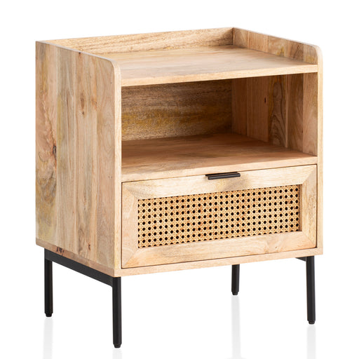 Nachtkonsole Mango aus Massivholz mit Rattanfront, offenen Fächern und schwarzen Metallbeinen, Gesamtansicht.