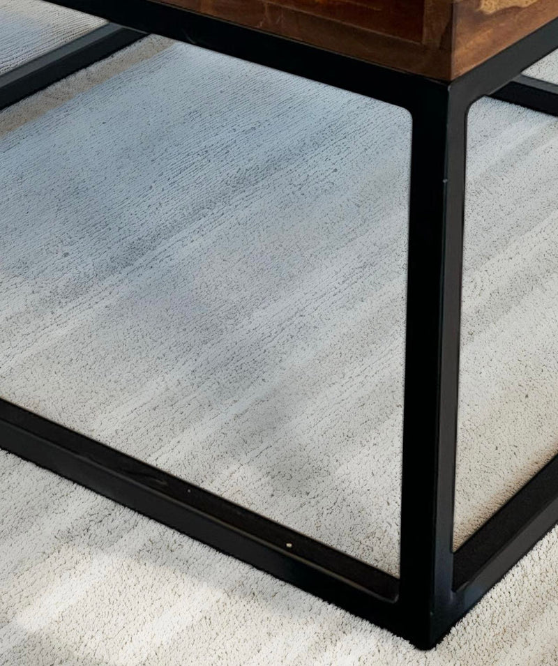 Couchtisch Sheesham Massivholz Metall 60x60x40cm mit Stauraum Modern