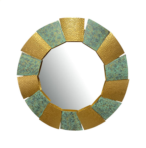 Runder Wandspiegel mit alternierenden gehämmerten Goldflächen und türkisfarbenen Strukturelementen in Gesamtansicht.