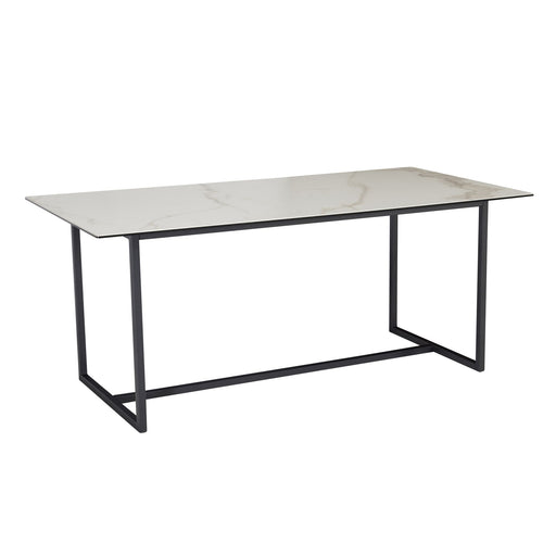 Esszimmertisch 180x90 mit heller Keramikplatte in Marmor-Optik und schwarzem Metallgestell in Gesamtansicht.