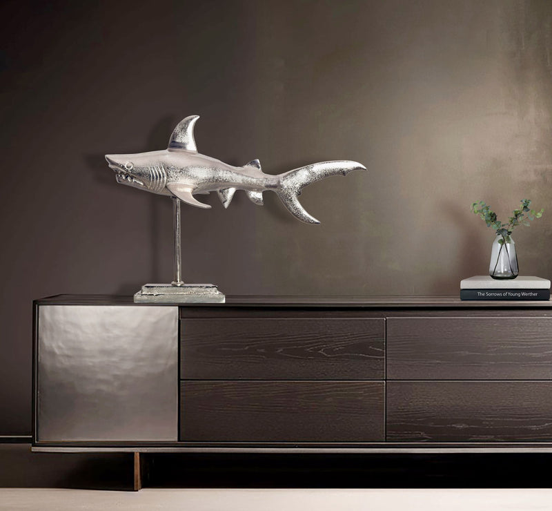 Dekofigur Hai Aluminium Silber 70cm Maritim mit Sockel Modern
