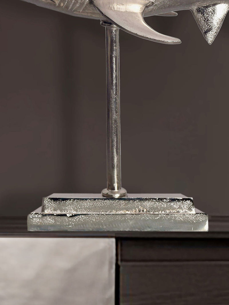 Dekofigur Hai Aluminium Silber 70cm Maritim mit Sockel Modern