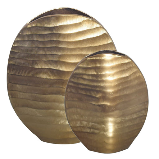 Zwei goldene Vasen in Eiformen mit welligem Oberflächenmuster in Gesamtansicht.