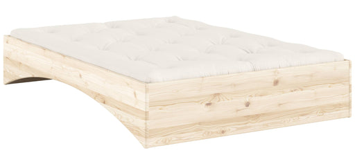 Massivholzbett ORBIT BED Raw Kiefer natur mit cremefarbener Matratze, Gesamtansicht von oben schräg.