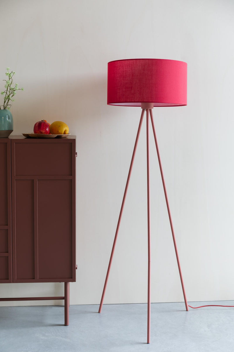 Stehlampe Susie Rot aus Metall | Elegantes Design für dein Zuhause