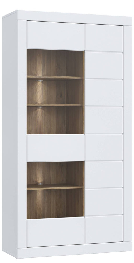 Vitrinenschrank Vitrine LEFKADAS mit weißen Schiebetüren und offenen Fächern mit Holzrückwand in Gesamtansicht von vorne.