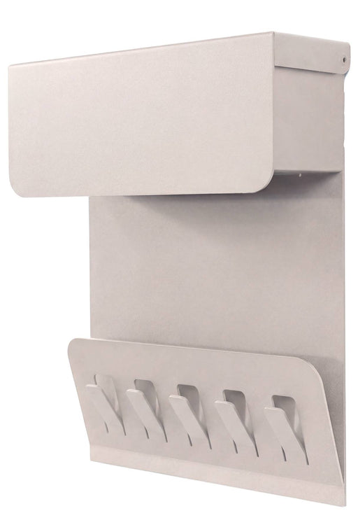 Wandgarderobe KEEPER Silky Taupe in Gesamtansicht mit aufgeklapptem Fach und fünf Haken.