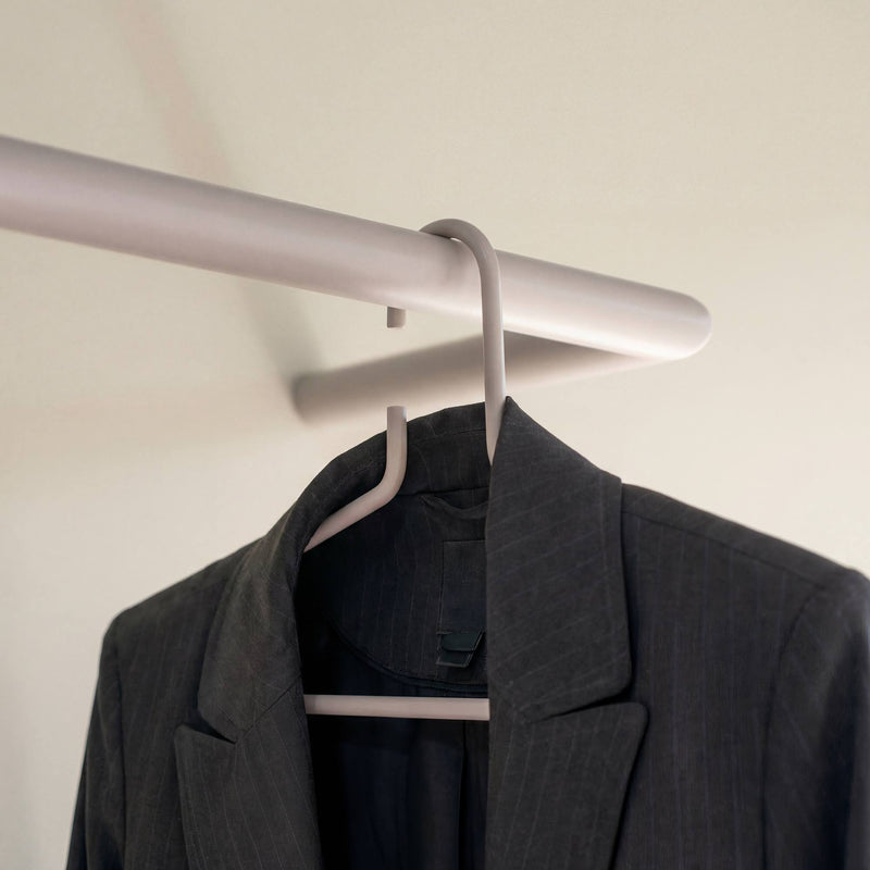 Design Garderobe SENZA 5 Silky Taupe beschichtet Wandgarderobe Spinder