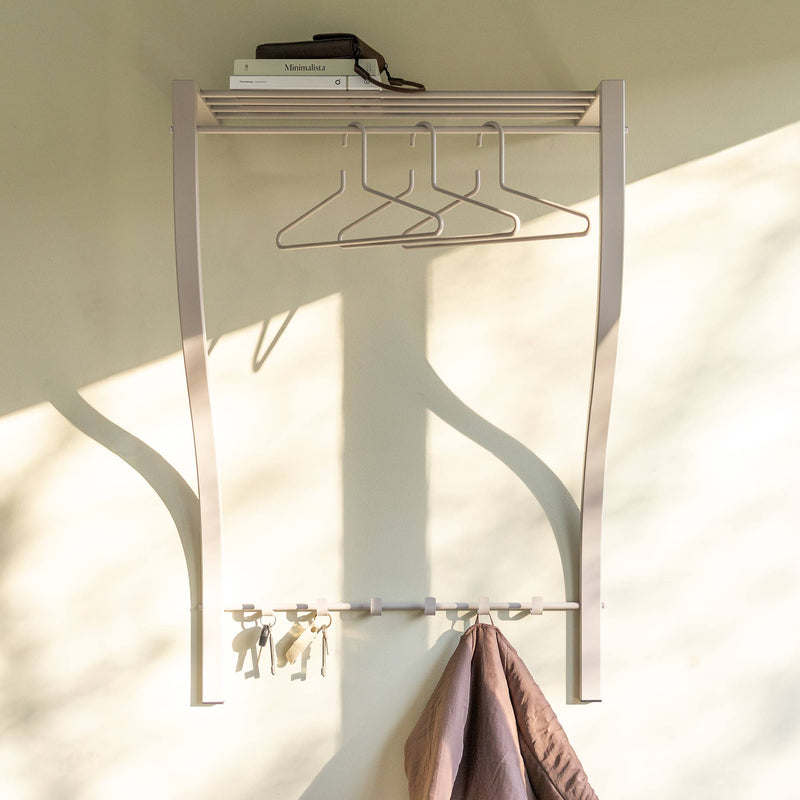 Design Wandgarderobe CARVE 1 Silky Taupe pulverbeschichtet von Spinder
