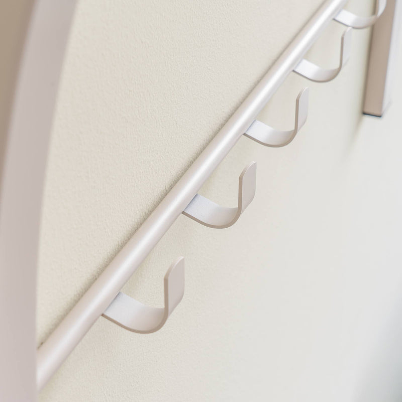 Design Wandgarderobe CARVE 1 Silky Taupe pulverbeschichtet von Spinder