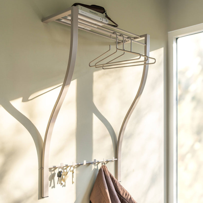 Design Wandgarderobe CARVE 1 Silky Taupe pulverbeschichtet von Spinder