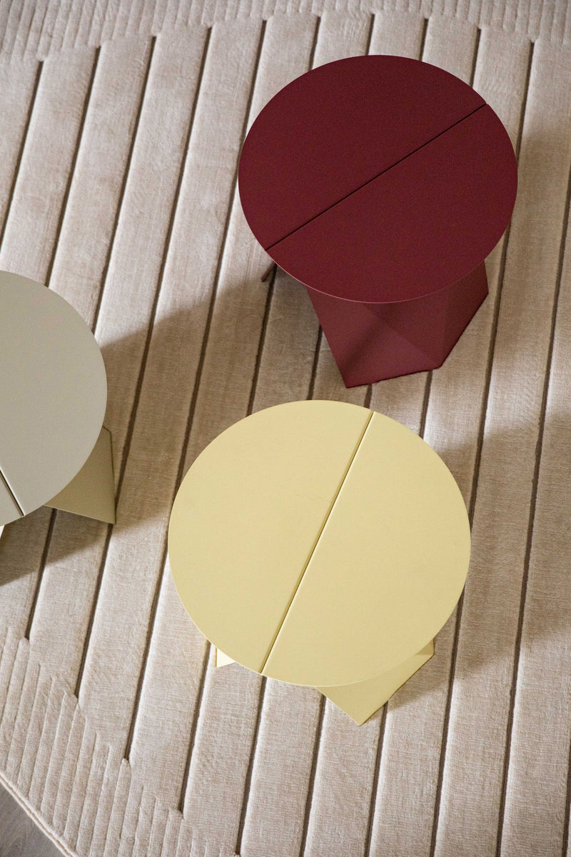 Beistelltisch Foldy Zuiver in Marsala-Rot mit Origami-Design aus Stahl