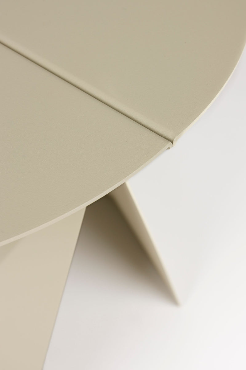 Beistelltisch Foldy Zuiver Beige aus Metall mit Origami-Design