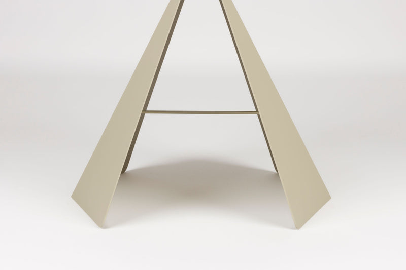 Beistelltisch Foldy Zuiver Beige aus Metall mit Origami-Design