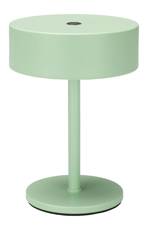 Kabellose Tischlampe Mini Desert Sage in Grün mit zylindrischem Lampenschirm und rundem Standfuß, Gesamtansicht.