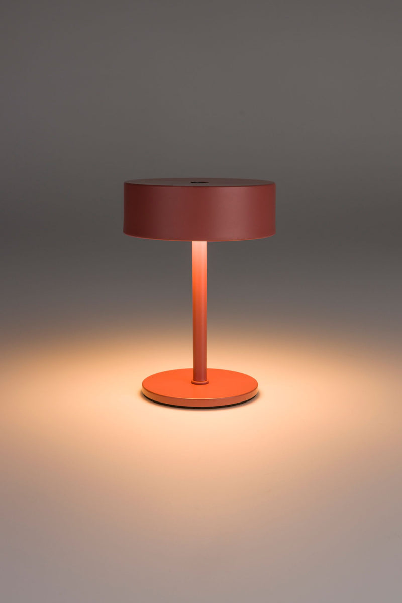 Kabellose Tischlampe Mini Marsala von Zuiver in Rot mit Touch-Dimmer