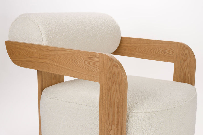 Loungesessel Oolong Beige mit Bouclé-Bezug und Eschenholz-Gestell
