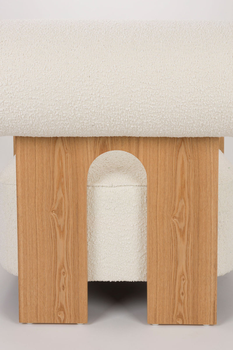 Loungesessel Oolong Beige mit Bouclé-Bezug und Eschenholz-Gestell