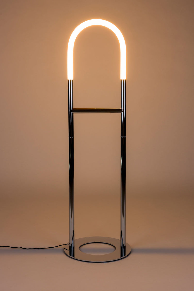 Stehlampe Arch Chrome mit Metallfuß und römischem Bogendesign