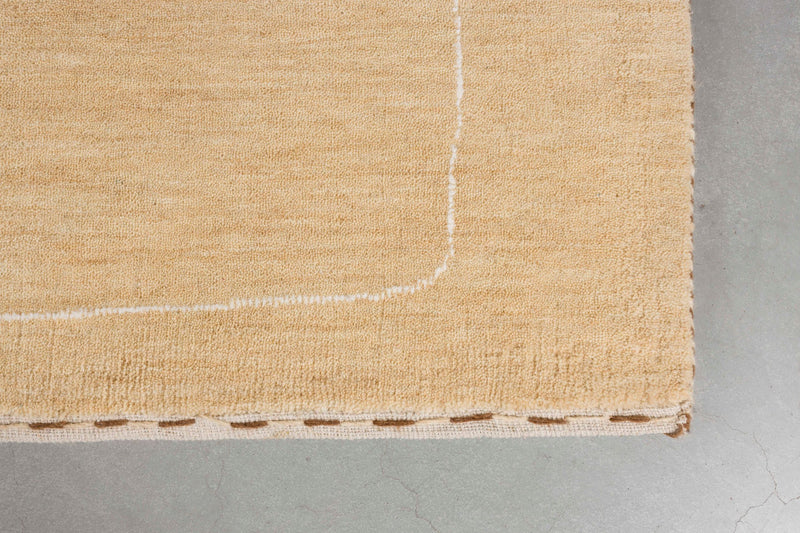 Teppich Doodle 200x300 in Beige mit gestepptem Rand von Zuiver