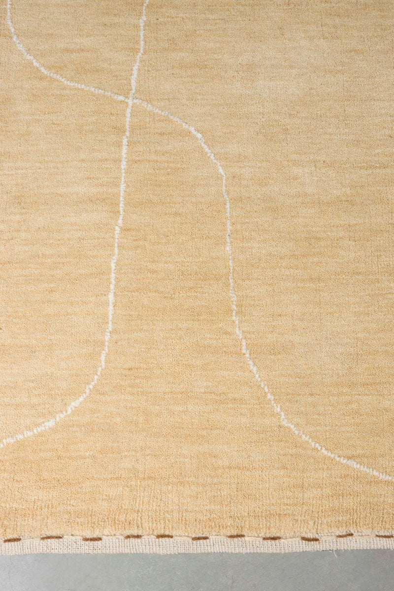 Teppich Doodle 200x300 in Beige mit gestepptem Rand von Zuiver