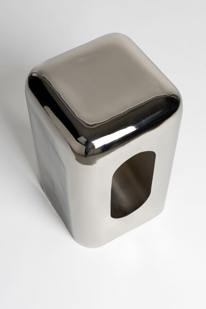Hocker Creek Chrome in Silber, Beistelltisch aus Eisen mit Ablage
