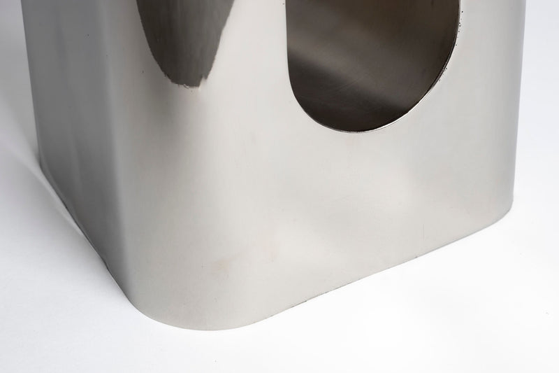 Hocker Creek Chrome in Silber, Beistelltisch aus Eisen mit Ablage
