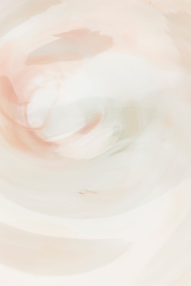 Tablett Maria von Zuiver aus Glas, Off-White mit Blush-Effekt