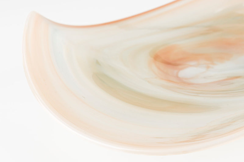 Tablett Maria von Zuiver aus Glas, Off-White mit Blush-Effekt