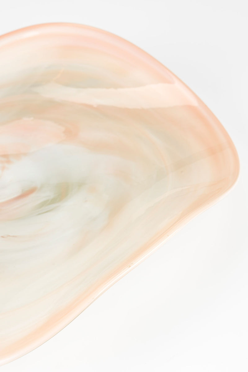 Tablett Maria von Zuiver aus Glas, Off-White mit Blush-Effekt