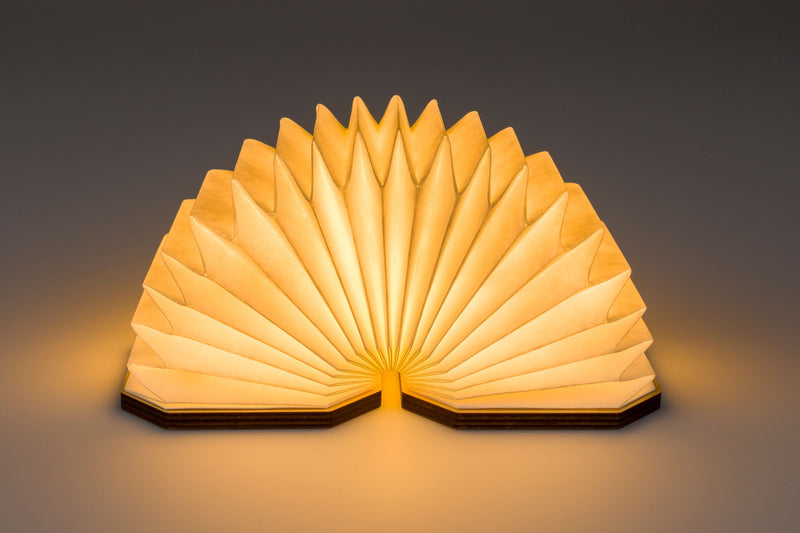 Tischlampe Cake im Achteck-Design aus Nussbaumfurnier von Zuiver
