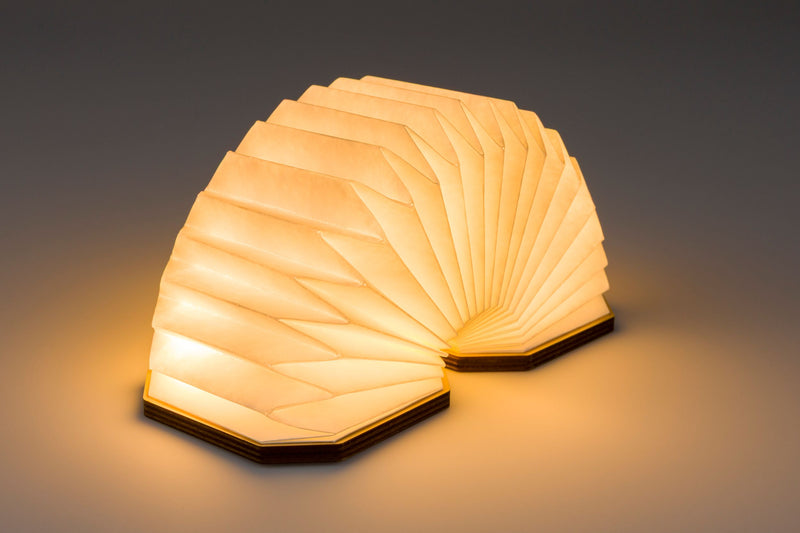 Tischlampe Cake im Achteck-Design aus Nussbaumfurnier von Zuiver