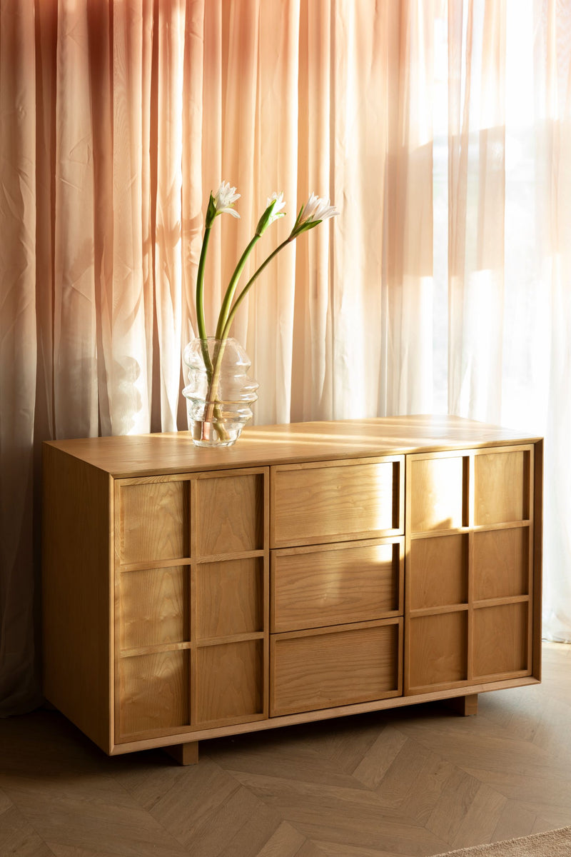 Sideboard Raster High mit Eschenfurnier im Japandi-Look, Natur