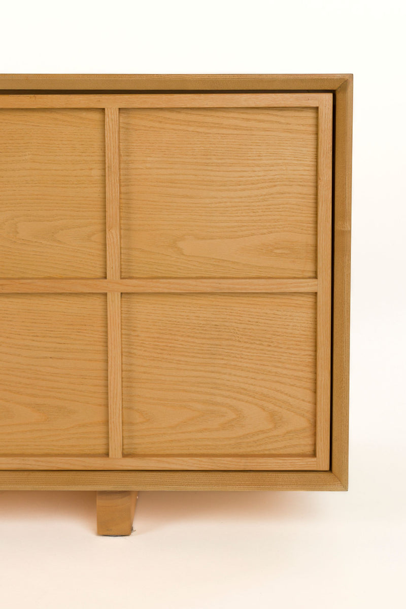 Sideboard Raster Low aus Eschenfurnier, Japandi-Design von Zuiver