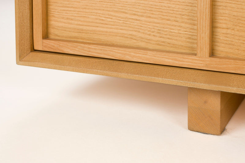 Sideboard Raster Low aus Eschenfurnier, Japandi-Design von Zuiver