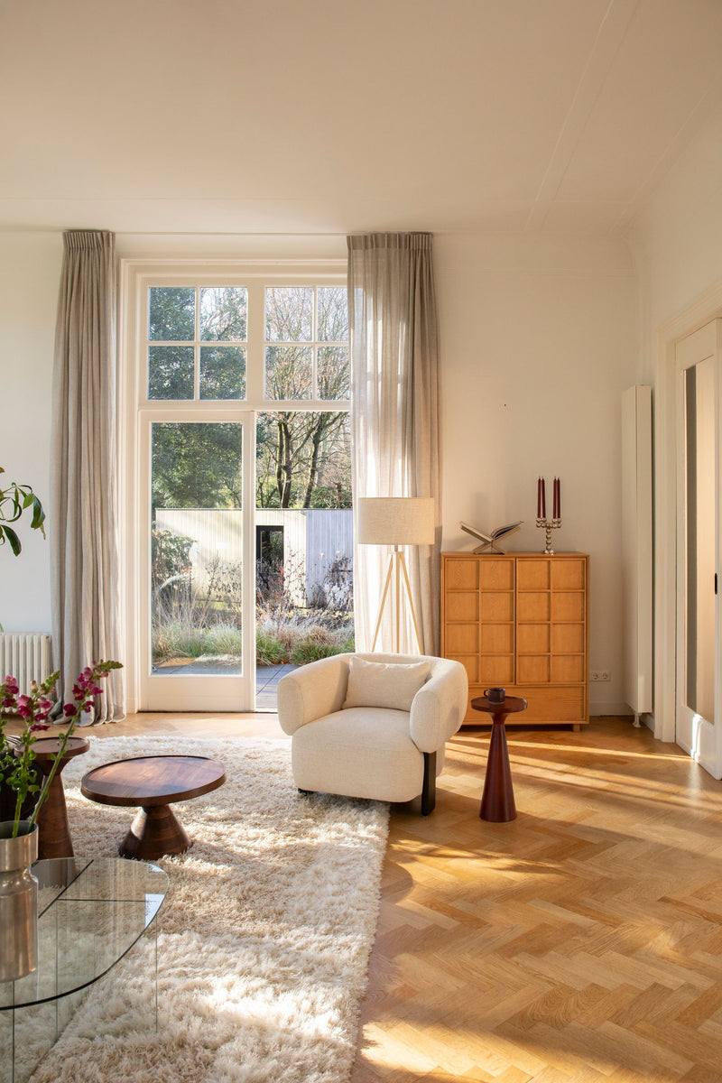 Couchtisch Floss Walnut aus Akazienholz, rund in Braun von Zuiver