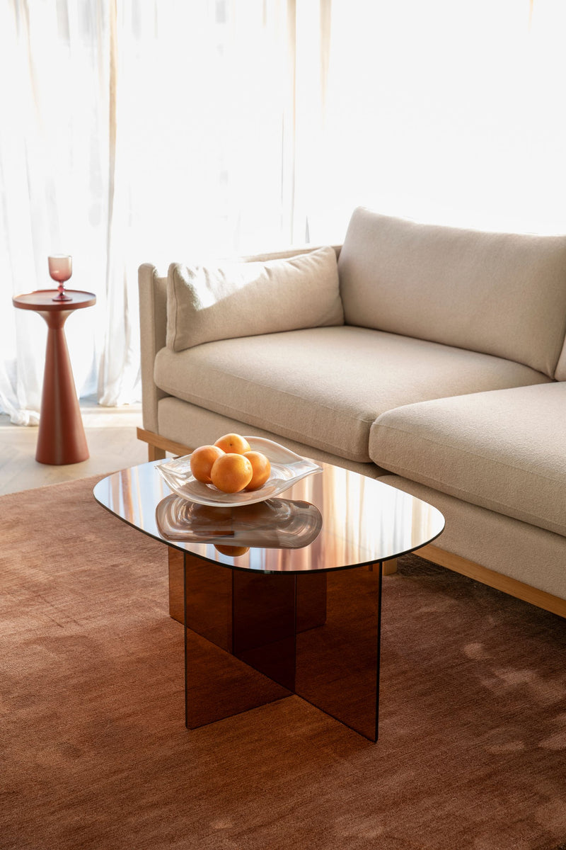 Couchtisch Linea Brown aus Glas mit ovaler Tischplatte von Zuiver