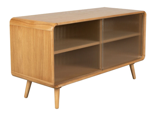 Sideboard Rise Medium Natural mit Eichenfurnier von Zuiver in Gesamtansicht mit Holzgestell und gerillten Glastüren.
