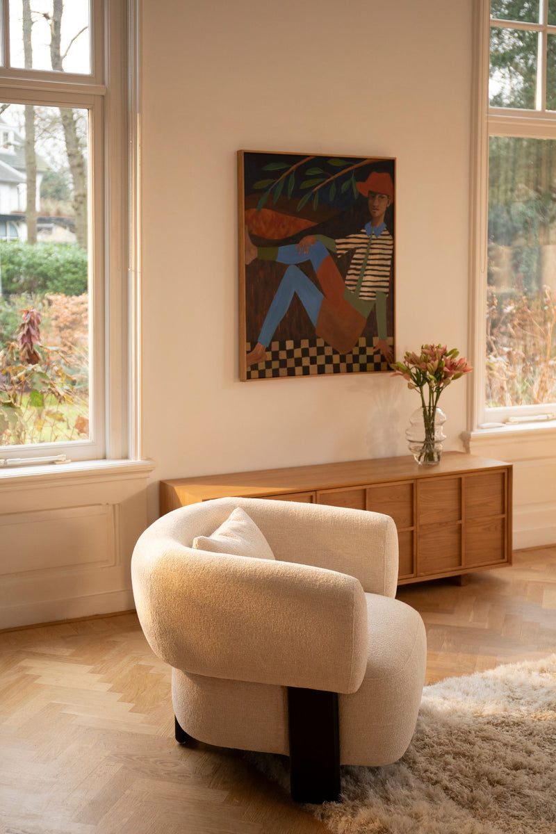 Loungesessel Neil in Beige mit dunklen Holzbeinen von Zuiver