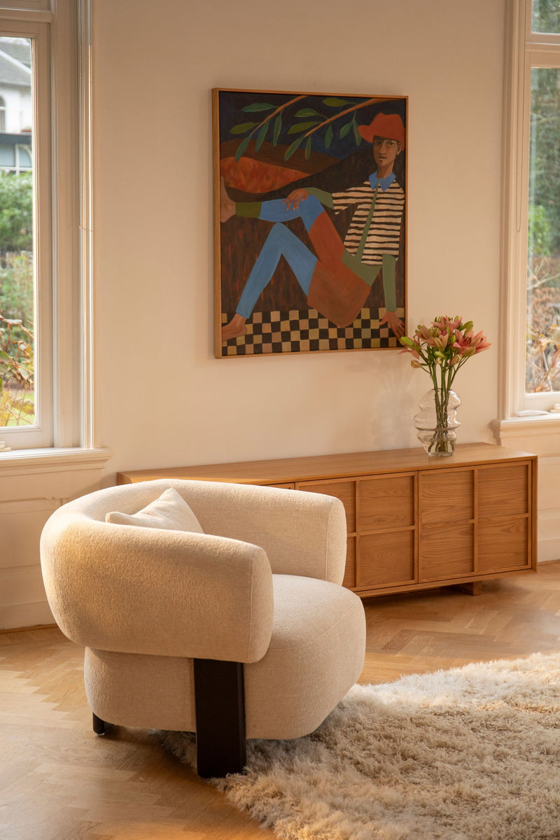Loungesessel Neil in Beige mit dunklen Holzbeinen von Zuiver