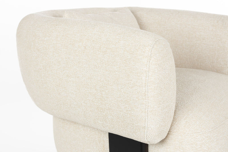 Loungesessel Neil in Beige mit dunklen Holzbeinen von Zuiver