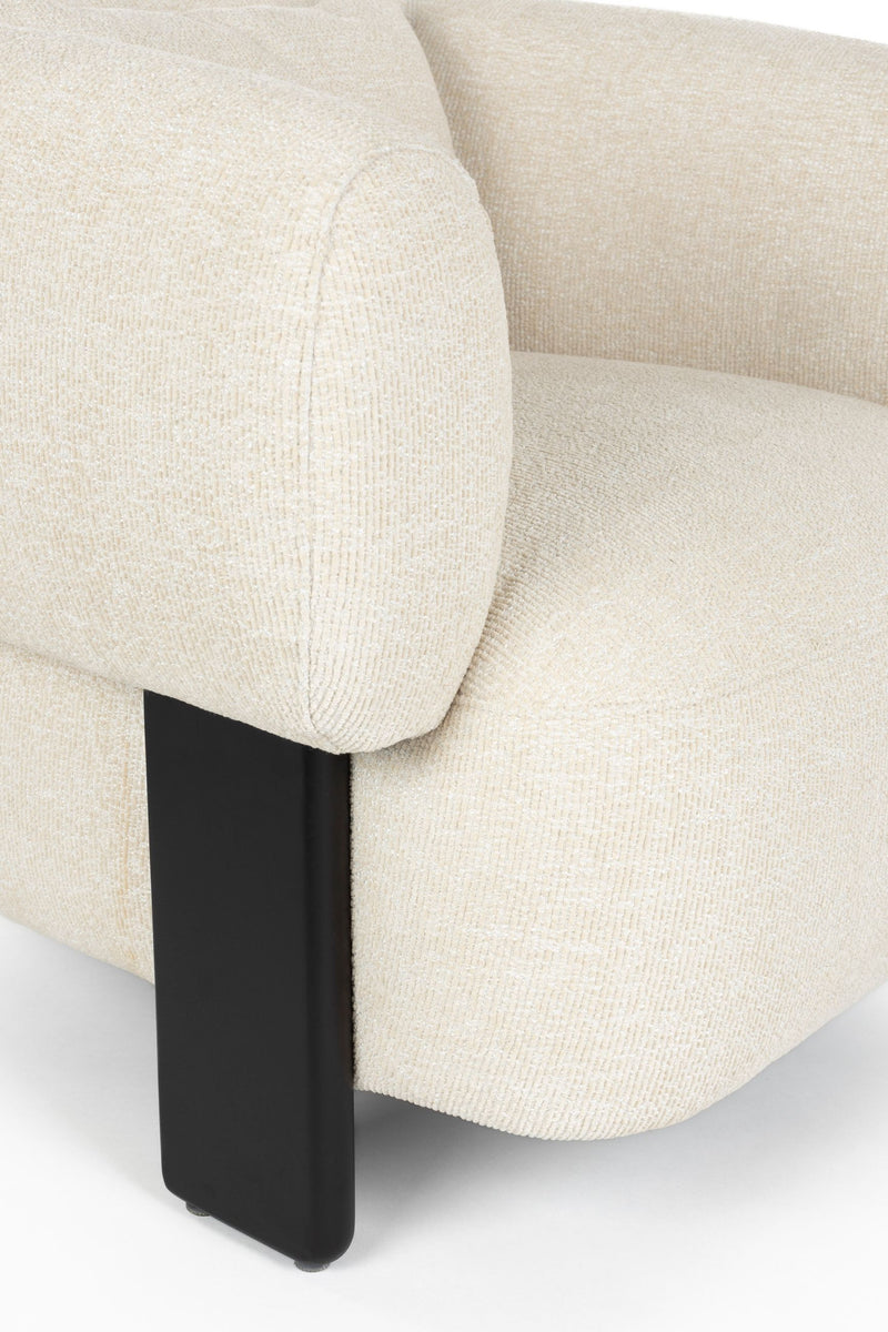 Loungesessel Neil in Beige mit dunklen Holzbeinen von Zuiver