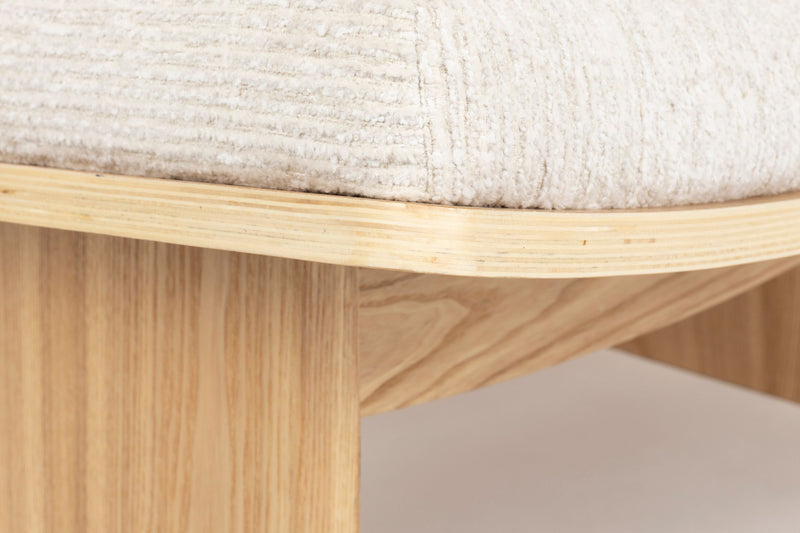Loungesessel Volana Beige mit Eschenholz-Gestell von Zuiver