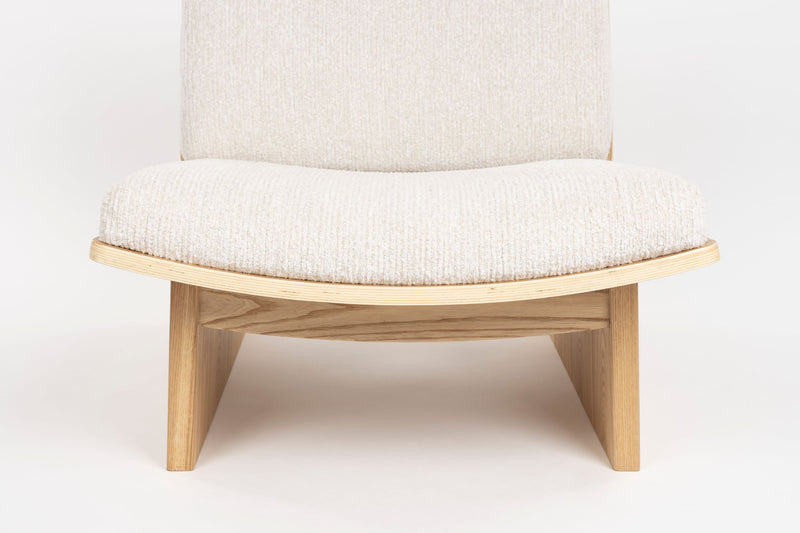 Loungesessel Volana Beige mit Eschenholz-Gestell von Zuiver