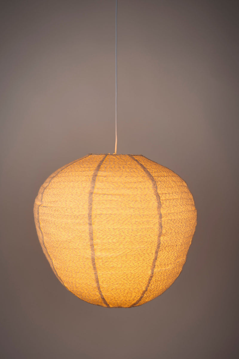 Pendelleuchte Cocoon L in Creme mit Bouclé-Schirm von Zuiver