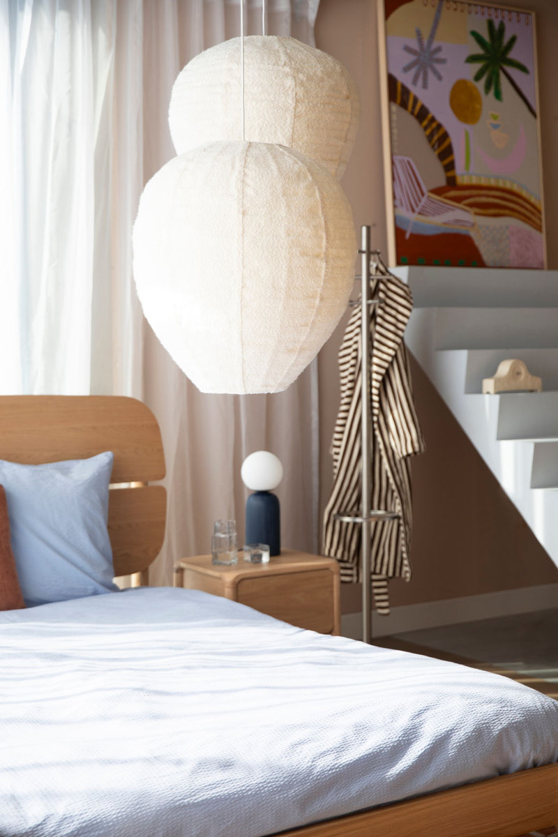 Pendelleuchte Cocoon L in Creme mit Bouclé-Schirm von Zuiver