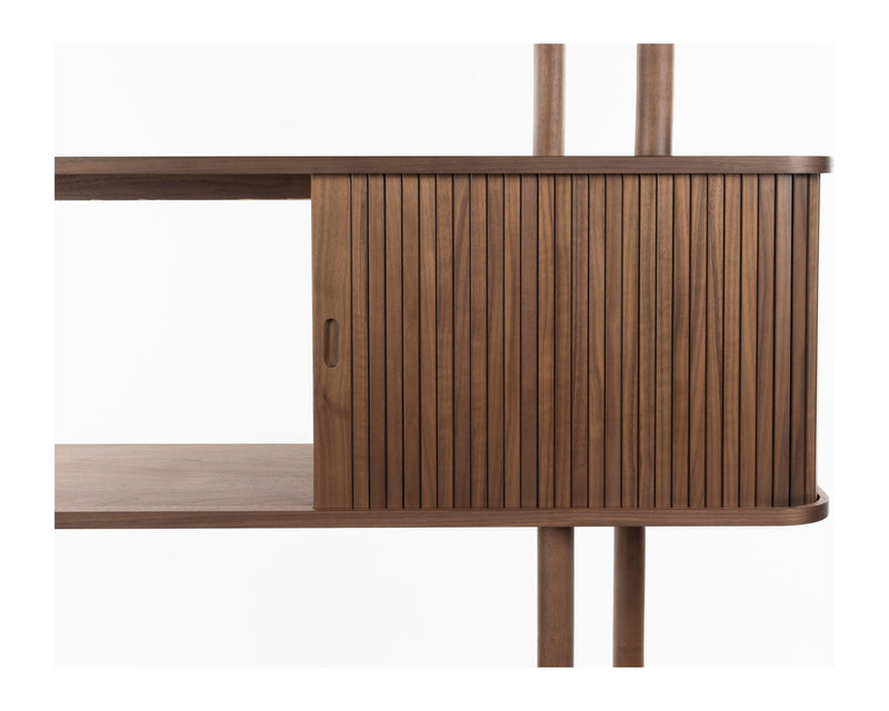 Bücherregal Barbier Walnut mit Schiebetüren von Zuiver fürs Wohnzimmer