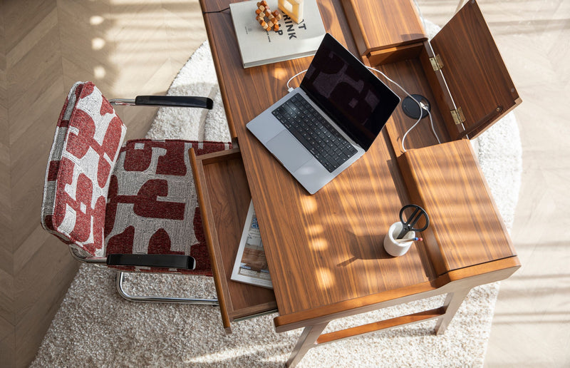 Schreibtisch Kaat Walnut mit Stauraum und Schubladen von Zuiver