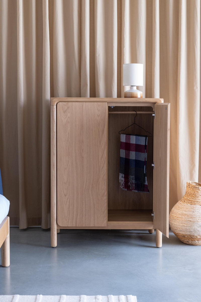 Schrank Storm Natural aus Eschenholz mit runden Formen von Zuiver