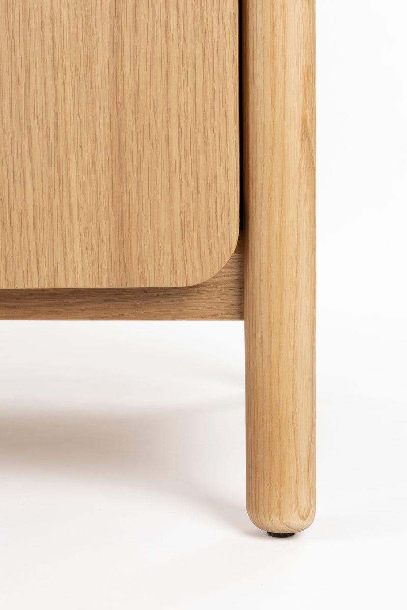 Schrank Storm Natural aus Eschenholz mit runden Formen von Zuiver